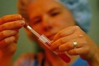 试管怀孕4周孕酮多少正常？试管怀孕期间如何判断胎儿是否健康？